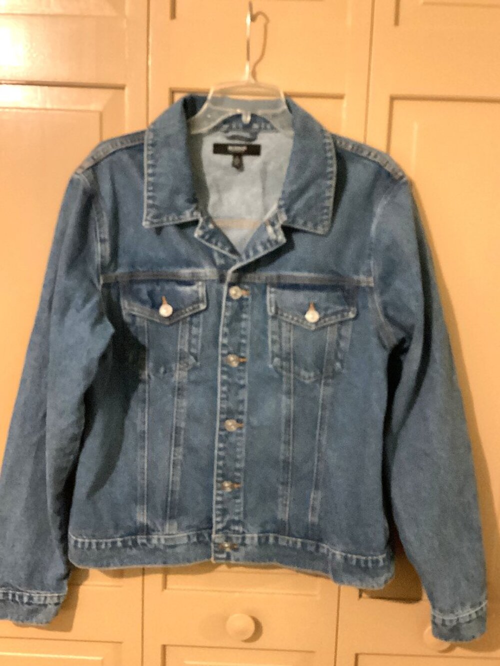 Hudson, Los Angeles, Med Wash Blue Denim Trucker Jacket. Size 1X. 100% Cotton.